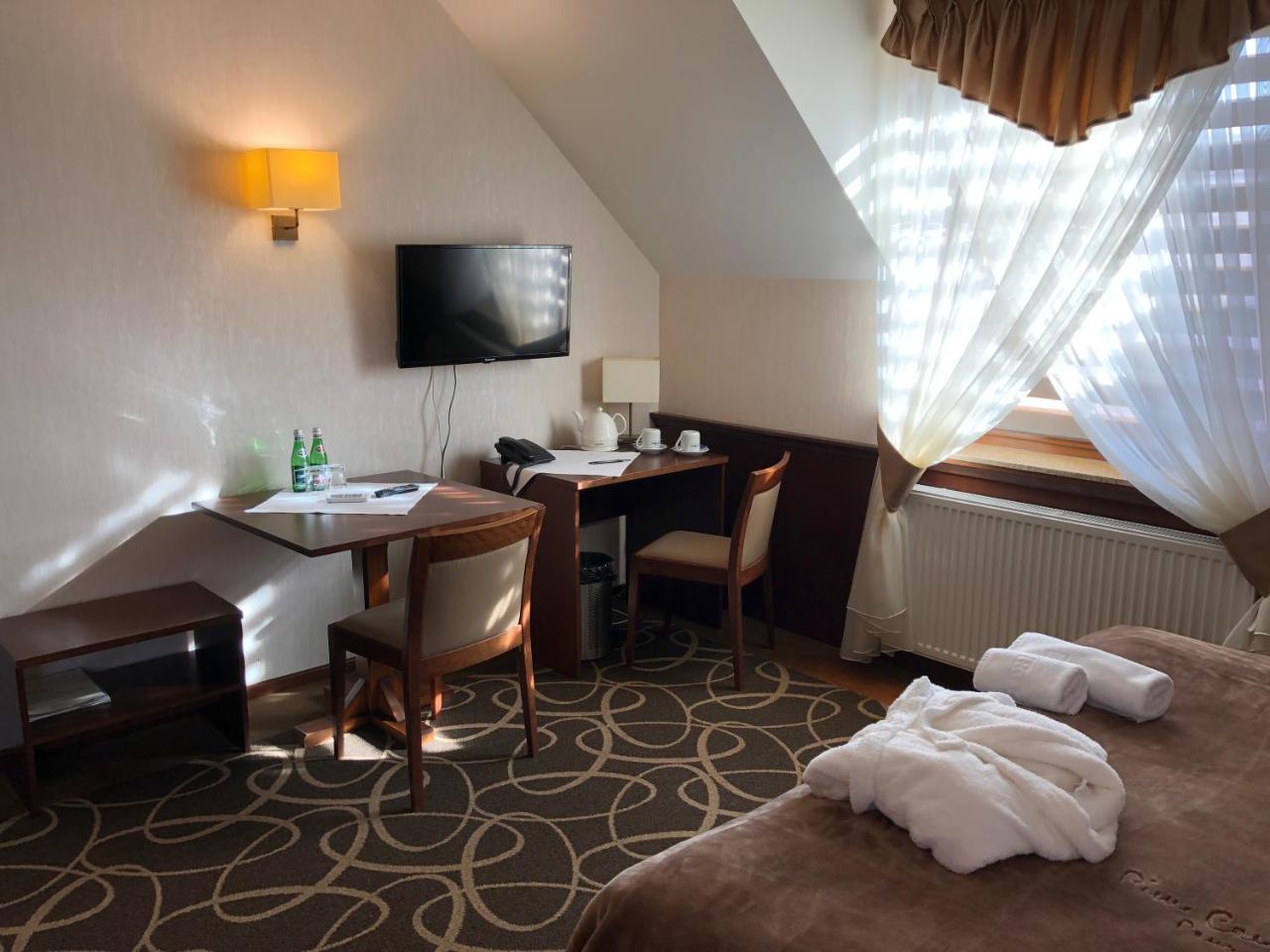 Hotel Dwor Choiny Kazimierówka Eksteriør bilde